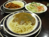 「カレースパゲティ472円キングパフェ2100円」@手作りケーキの店 王様といちごの写真