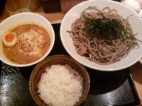 「カレーチーズつけ蕎麦 大大（880円）+半ライス（クーポン）+学」@つけ蕎麦 安土 高田馬場本店の写真