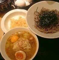 「カレーチーズつけ蕎麦大盛（半味玉付き）+無料（生卵）+無料（揚げ」@つけ蕎麦 安土 高田馬場本店の写真