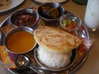 「マハラニ・ターリC（カチュンバル・ラッシー）1330円」@Royal Host 立石店の写真