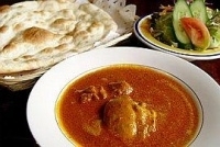 「Aセット（日替わりカリー、サラダ、ナンorライス） 700円」@モム・タジマハールの写真