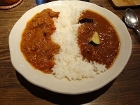 「ハーフ&ハーフ（720円）」@カレーショップ サイのツノの写真