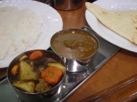 「2種コンボカレー970円（インド・ビーフ・ナン）半ライス100円」@カリカルの写真