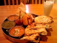 「ベジタリアンターリーセット（ラッシー、マサラクルチャ、辛さ5）」@インド料理ガネーシュ 岩国店の写真