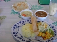 「ランチスペシャル（野菜カレー・チキンカレー・パパド・チャパティ・」@スリランカ・カリーの店 アンマーカリヤの写真