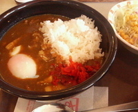 「おんたまカレー359円（50円引き券&トン汁サラダで469円）」@すき家 柏篠籠田店の写真