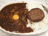 「ハンバーグカレー(サービス生玉子+チーズトッピング)」@ジャンカレー 本店の写真
