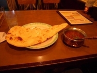 「チキンガラムカレー+ナン」@新宿ボンベイの写真