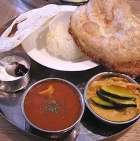 「2種盛り パドゥーラセット（シーフードと里芋のカレー+野菜カレー」@南インドカレー ミラーンの写真