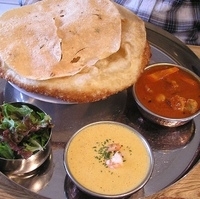 「2種盛り パドゥーラセット（マサラチキン+海老のカシューナッツカ」@南インドカレー ミラーンの写真