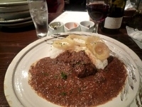 「特撰黒毛和牛ビーフカレー（1350円）+赤ワイン（910円）」@カレー&ワイン Cuminの写真