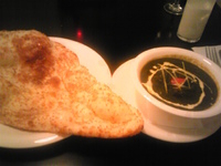 「サグマトン（ほうれん草ペーストのマトンカレー） 、ゴマ入りナン、」@ロイヤル・ダイニングの写真