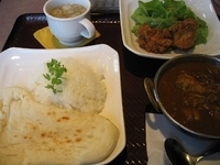「骨つきチキンカレーセット830円（創業祭りにて630円）」@カフェウォールの写真