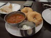 「ワダなどの軽食+マラバールチキンカリー、ケララフィッシュカリー」@ケララの風Ⅱの写真