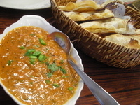 「プラウンマサラ1350円ガーリックナン525円」@Devi Cornerの写真