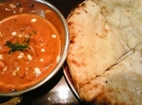 「バターチキンマサラ   チーズナン ￥980+￥180（ナンとの」@インドレストラン Phulbari 南千住店の写真