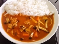 「チキンとしめじ、まいたけのカレー ￥750  大盛￥50」@Spicy Catの写真