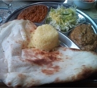 「Dランチ（本日のカレー2種・ナン・サフランライス・サラダ・ドリン」@インド料理 ラムの写真