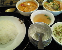 「ゲーンペッサッパロッ（+小ラーメン150円）セット 930円」@バーンヤティカーの写真