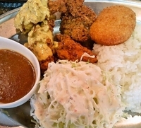 「黒胡椒チキンとマサラチキンのコロッケランチ（クーポン価格500円」@香辛飯屋 水戸南店の写真