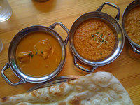 「Cセット カレー2種とナン サラダ 950円」@インド料理 I-N Kitchenの写真