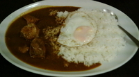 「チキンカレー 大盛り+目玉焼き」@マドラス 心斎橋店の写真