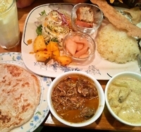 「おすすめランチ（野菜カリー・お肉カリー・ターメリックライス・スリ」@スリランカ・カリーの店 アンマーカリヤの写真