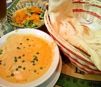 「Eセット（シーフードカレー、ナン、サラダ、ドリンク）900円」@スパイスプラザ モラージュ柏店の写真