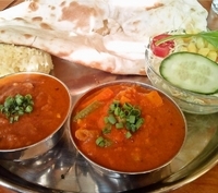「インディアンセット（カレー2種・ライス・ナン・サラダ）+ハーフナ」@SHANTIの写真