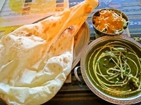 「ランチBセット(890円) サグチキン、ナン、チャイ」@インド・ネパール料理 ラージャの写真