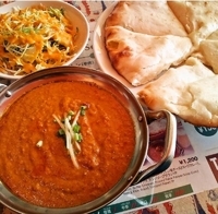 「Aセット（カレー1種・ナン又はライス・サラダ）+チーズナンに変更」@i-kitchen 取手店の写真