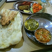 「Bセット（カレー2種（激辛）・ナン・タンドリーチキン・シークカバ」@インド・ネパールレストラン スバカマナの写真