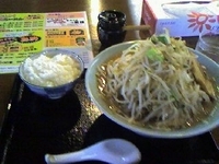 「ラーメン（大盛・野菜）ライス無料」@麺家 異造の写真