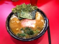 「ラーメン 中」@杉田家 千葉祐光店の写真