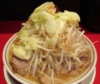 「豚ラーメン（野菜、辛玉、にんにく少し）」@用心棒の写真
