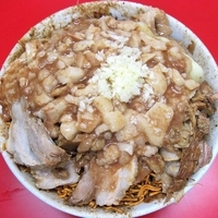 「特製まぜそば（大） + 麺マシ（450g） + 大豚 + スライ」@ジャンクガレッジ 熊谷店の写真