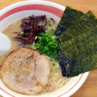 「豚骨細麺 「かためん」 + 替玉「普通」」@とんこつラーメン 光★MENJIの写真