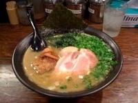 「太麺+3点盛り」@豚骨醤油らーめん 誠屋の写真