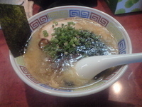 「長浜塩豚骨らーめん」@ハングリードラゴンの写真