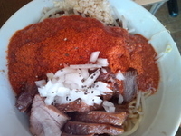 「赤道油そば（玉ねぎ・ニンニク多め）+ブタブタ（550円+200円」@にかいやの写真