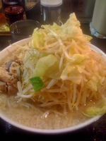 「もやしそば（700円）、全部マシ（麺、野菜、アブラ、ニンニク」@つけそば中華そば 山ねこの写真