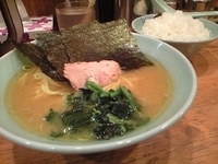 「ラーメン 650円 + ご飯 大盛 サービス」@横浜ラーメン 武蔵家 稲田堤店の写真
