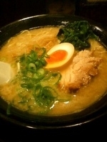 「本丸めん750円+替え玉100円」@麺創房 無敵家の写真