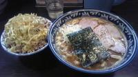 「ラーメン（700円）+刻みチャーシュー丼（350円）」@兎に角 松戸店の写真