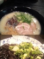 「黒麺のラーメン+黒い麺替え玉1回= 580円」@ら～めん屋たつしの写真