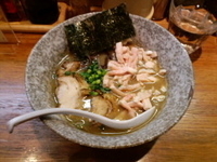 「鶏にぼラーメン（麺バリカタ）+チャーシュー（鶏2種）+替玉」@鶏の骨の写真