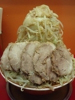 「大ラーメン（800円）+豚（150円）（麺マシ（600g）ヤサイ」@モッコリ豚の写真