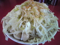 「小ラーメン（うずら、ニンニクマシマシ、野菜マシマシ）」@ラーメン二郎 茨城守谷店の写真