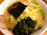 「とんこつらーめん￥480+キャベツ（サービス券使用にて無料）」@横浜とんこつらーめん藤龍 モラージュ菖蒲店の写真