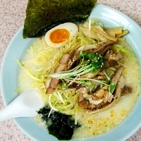 「ネギラーメン(塩豚骨) + 餃子(水曜日は100円)」@ラーメン 空海の写真